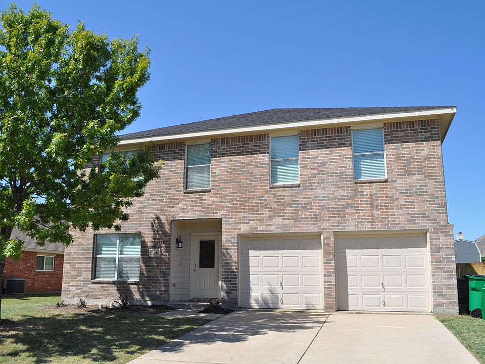 1st image of 211 Equestrian Dr