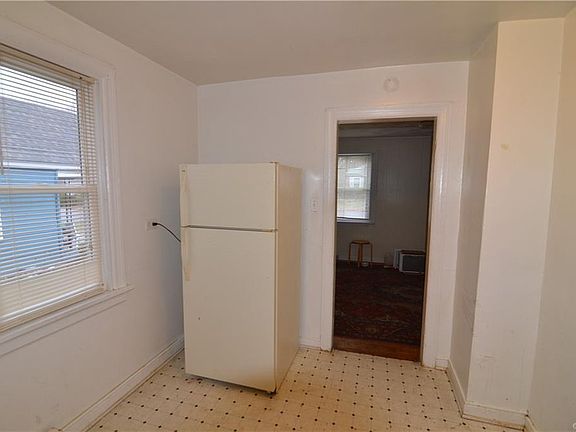 3rd image of 3018 Krouse St