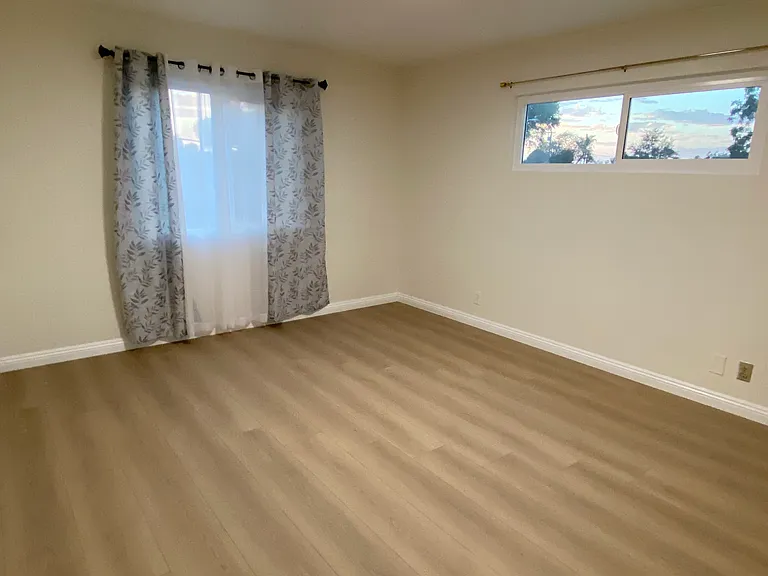 5460 Pine Ave — Photo 20