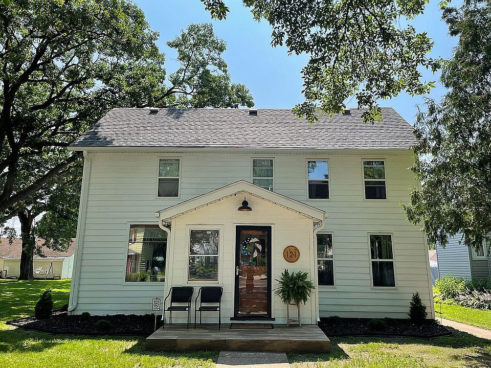 1st image of 121 W Spruce St