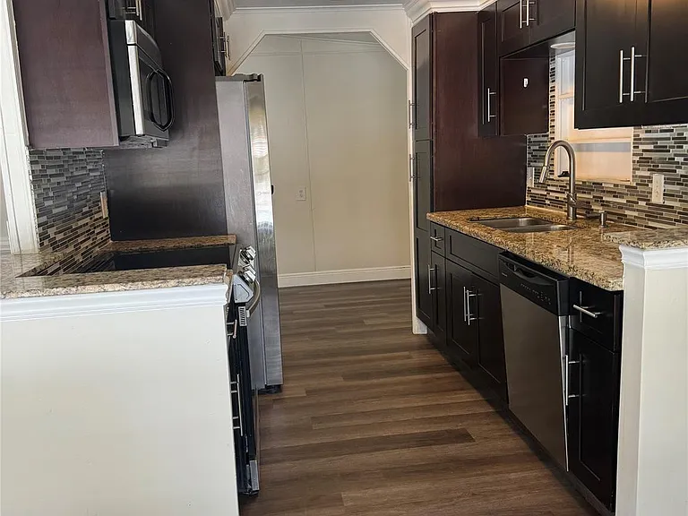 1560 SW 66th Ave — Photo 5