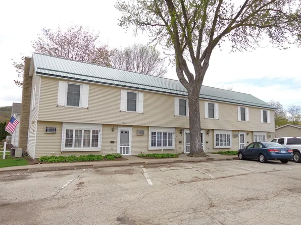 322 S 1st St, La Crescent, MN 55947