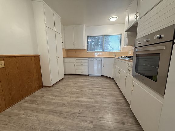 Dishwasher, new floors, garbage disposal unit