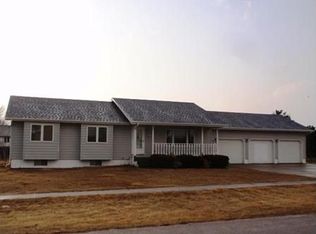 632 Swan Ln, Grand Island, NE 68801
