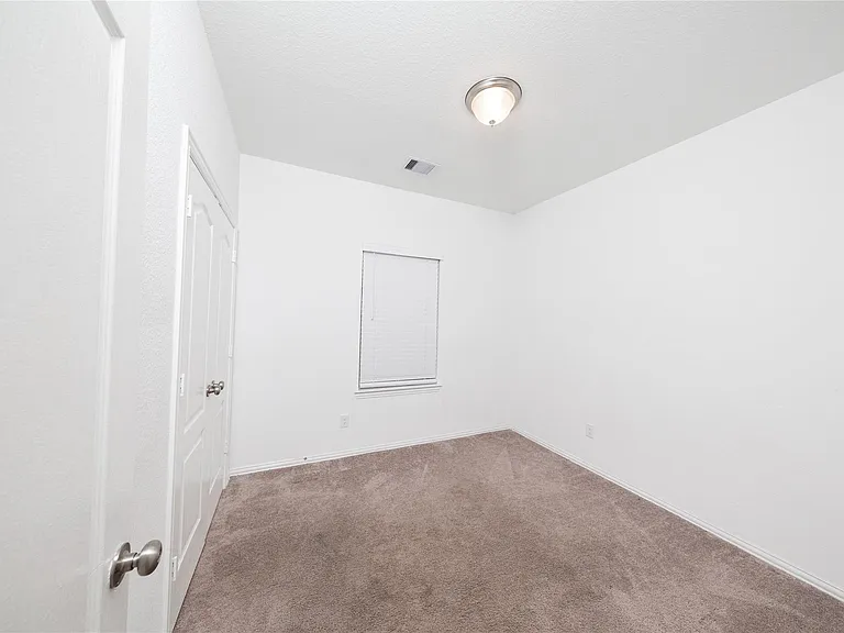 31206 Whitfield Ct — Photo 17