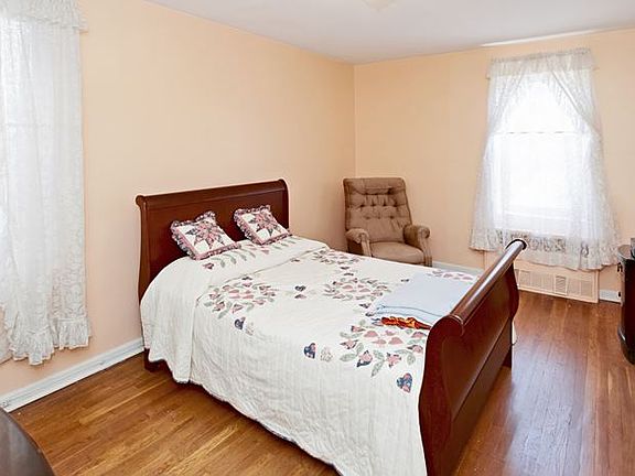 3rd image of 3325 90th St #3L