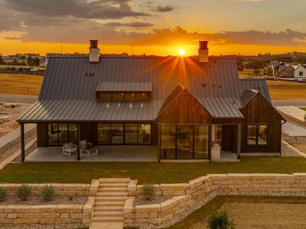 515 Interlaken St, Fredericksburg, TX 78624