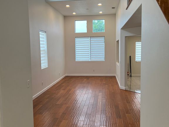 2nd image of 3384 Freeport Dr