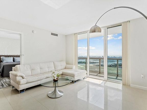 3rd image of 50 Biscayne Blvd APT 5204