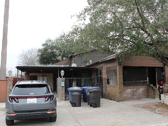 3rd image of 306 E Huff