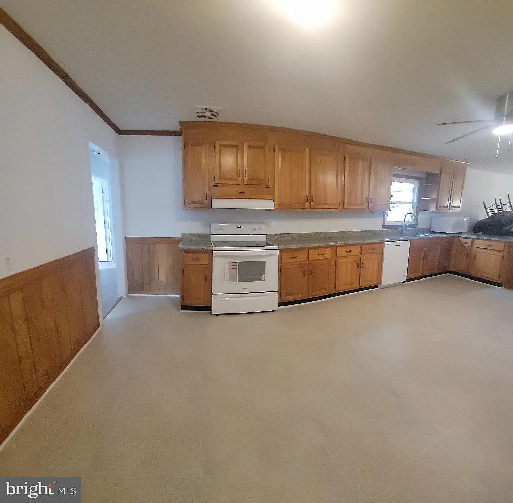 3 bed, 1899 sqft, $2,450 — Photo 4