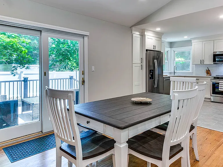 33 Richardson Ave — Photo 6