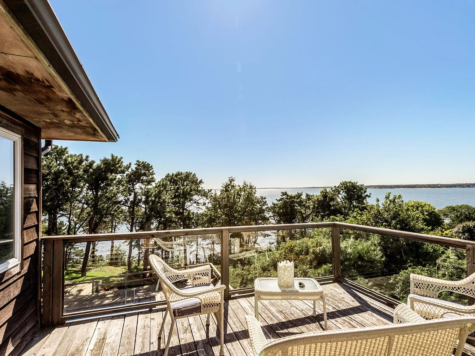 Very Private Waterfront With Pool and Tennis — Photo 3