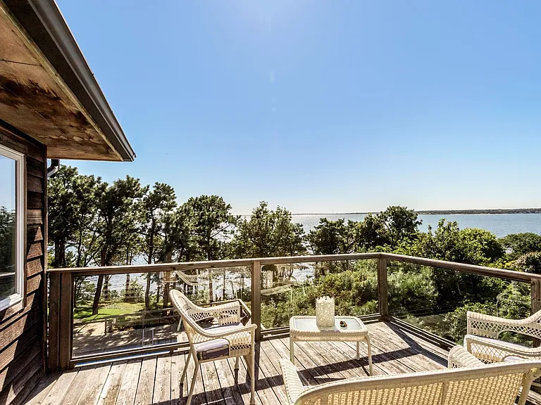 32 S Beach Rd — Photo 3