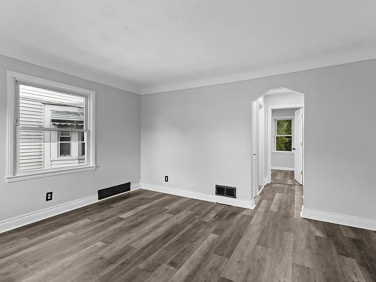 929 White Ave — Photo 9