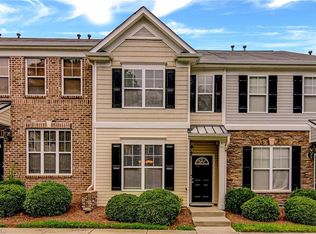 49 Ledgerstone Ln, Greensboro, NC 27407
