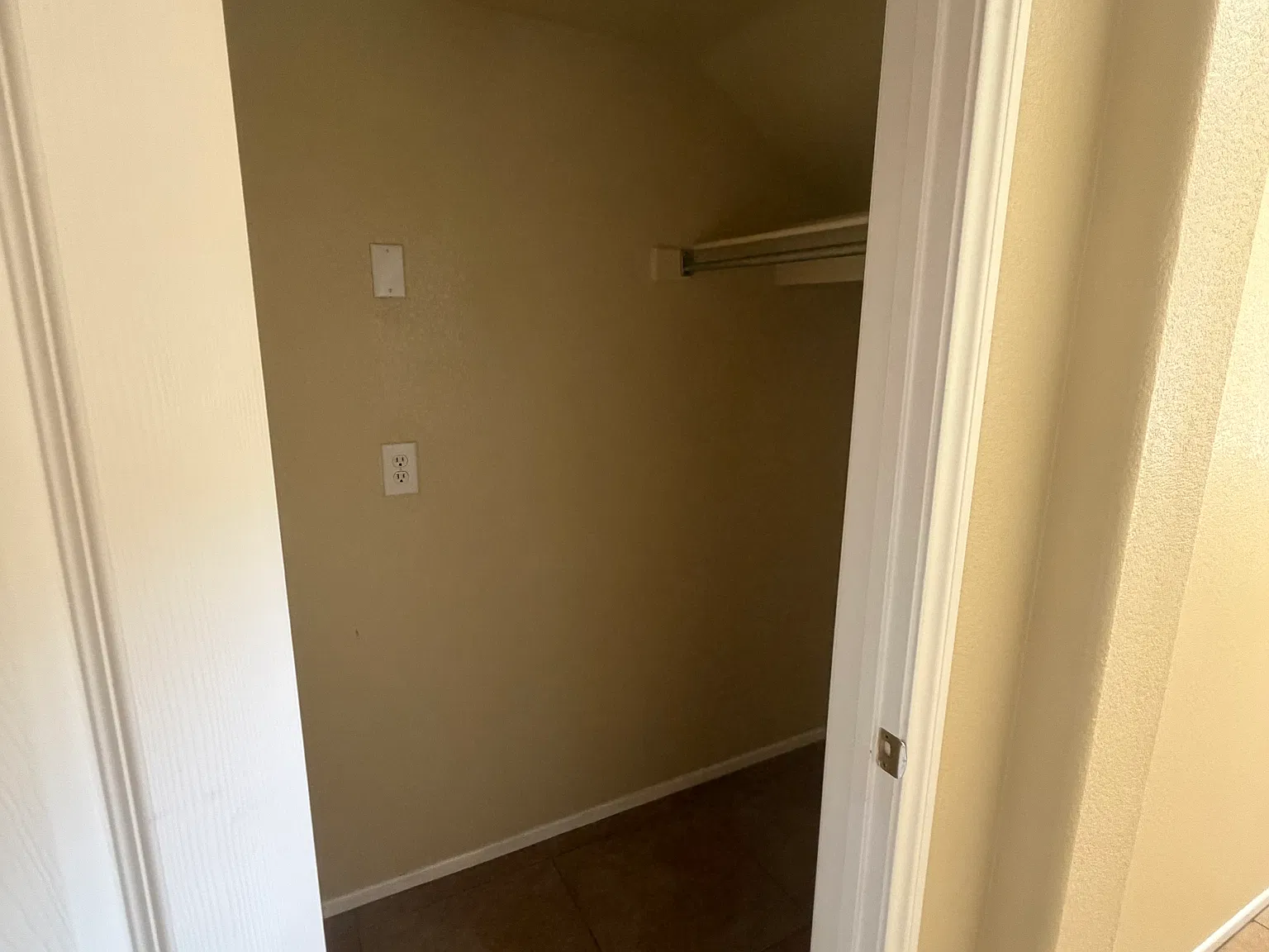 3 bed, 2.5 bath, 1421 sqft, $1,900 — Photo 3