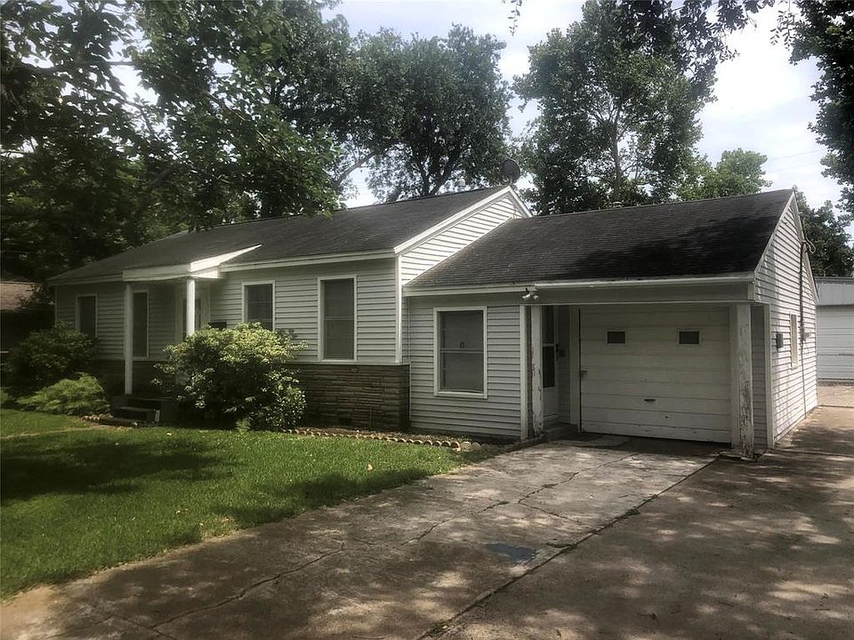 1st image of 2709 S Crockett Dr