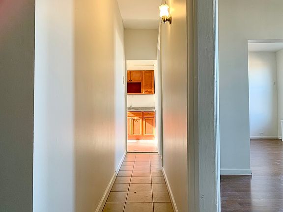 4th image of 618 11th St #4