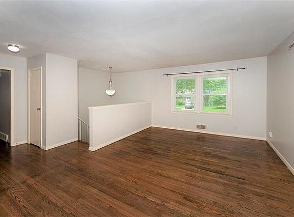 5th image of 8809 Benson Dr