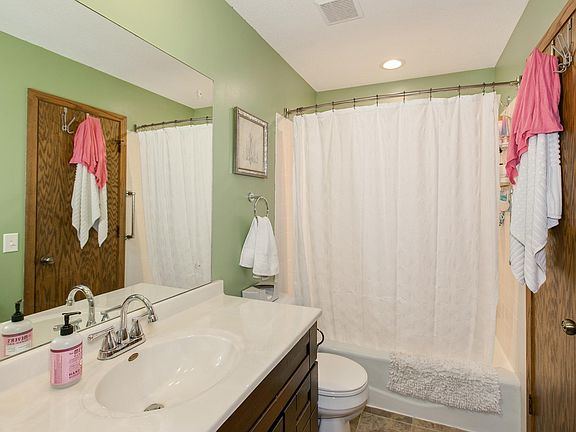 5th image of 3094 Evelyn St