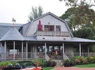 24 Greenleaf Ave, Vineyard Haven, MA 02568