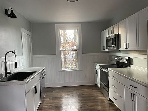 3rd image of 3100 Leverett St