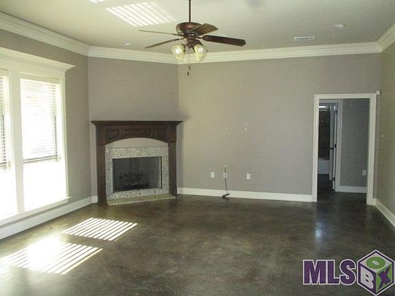 3rd image of 629 N Millet Ave
