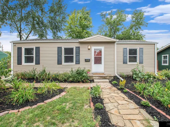 826 N 77th Ave, Omaha, NE 68114