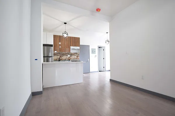 Rented by Mazel Realty USA Corp | media 11