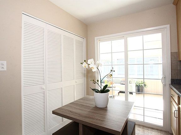 4th image of 1064 Lynn Way
