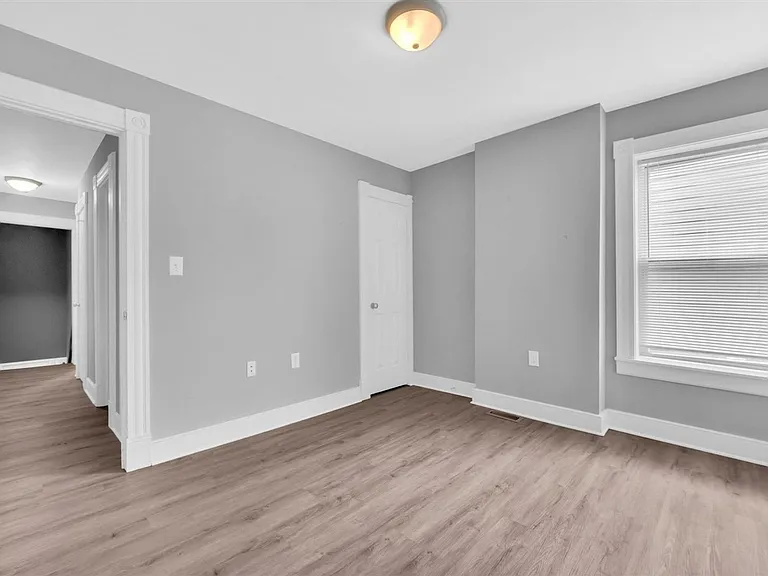 1834 Parkwood Ave — Photo 14