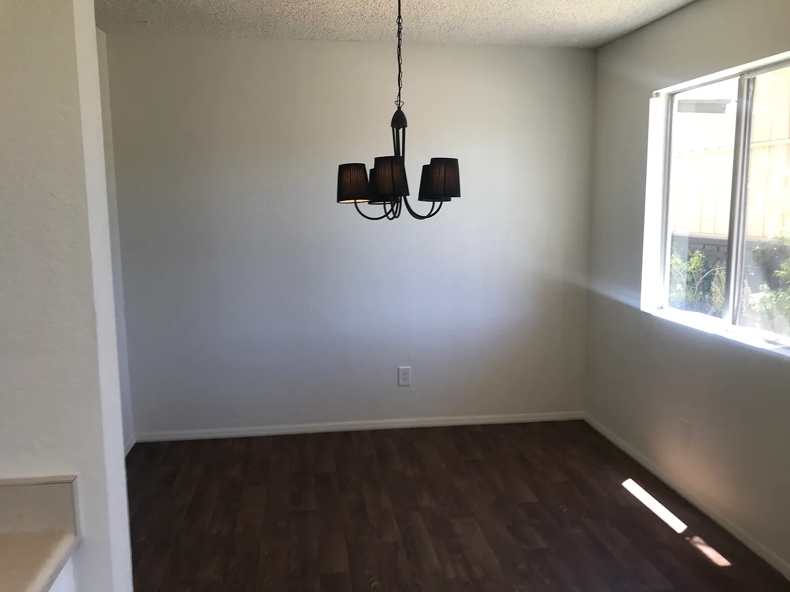 2 bed, 1.5 bath, 714 sqft, $1,275 — Photo 3