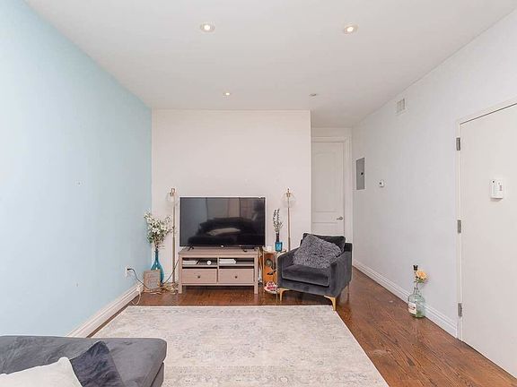 3rd image of 26A Woodbine St #2RR