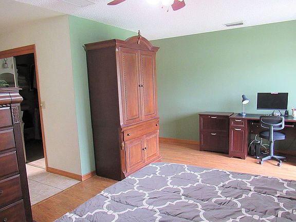 2nd image of 1430 Gleneagles Way