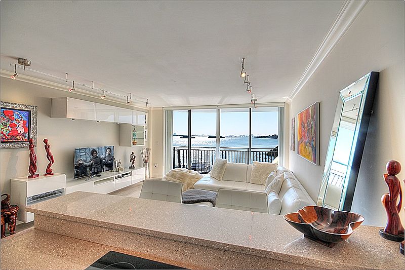 Direct Bay View from Living