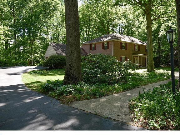 2nd image of 3907 Heather Dr
