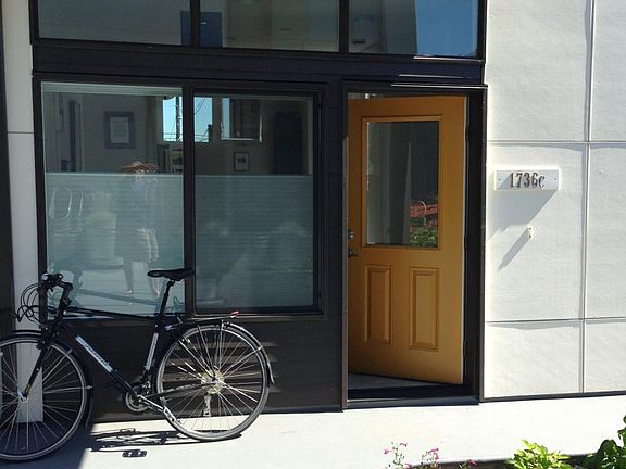 1736C Courtyard Entrance