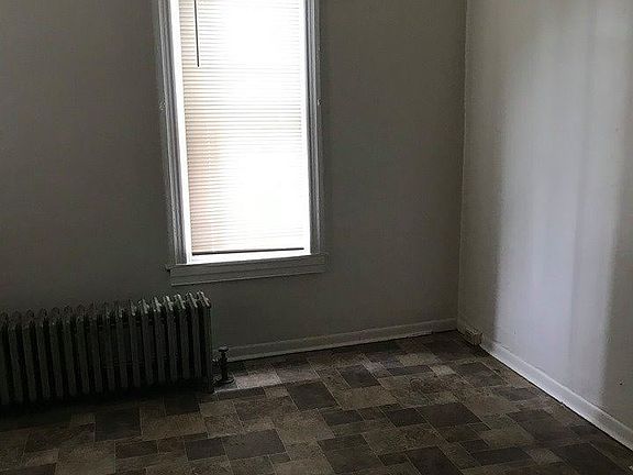 3rd image of 421 Guilford Ave