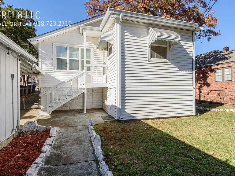 1227 1/2 S Gary Ave — Photo 6
