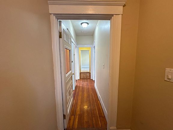 4th image of 10 Carmen St
