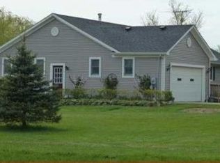 8886 Hanes Rd, Pinckney, MI 48169