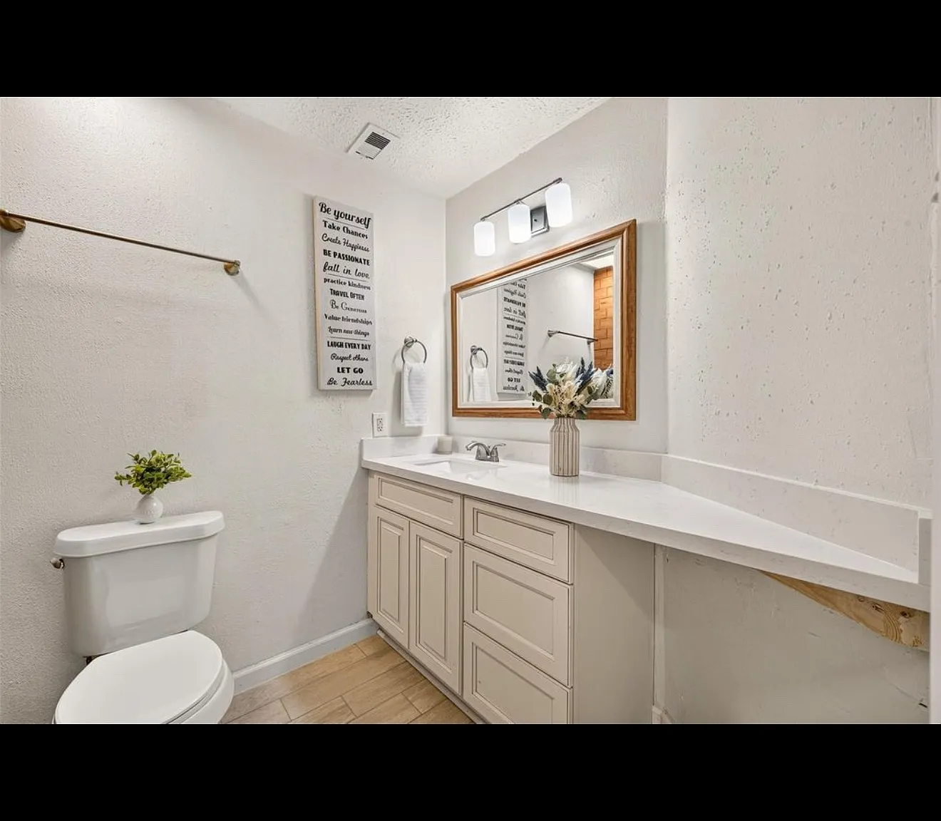 4 bed, 1903 sqft, $1,995 — Photo 4