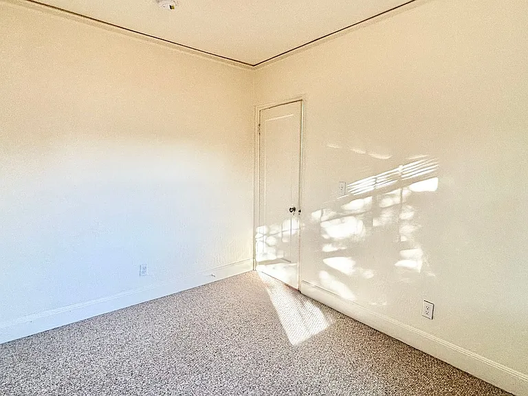 T0108 - Laurelview Apartments — Photo 22