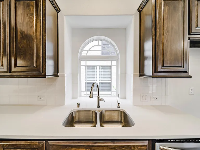 504 Waters Way — Photo 10