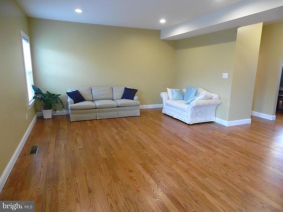 5th image of 7360 Lake Willow Ct