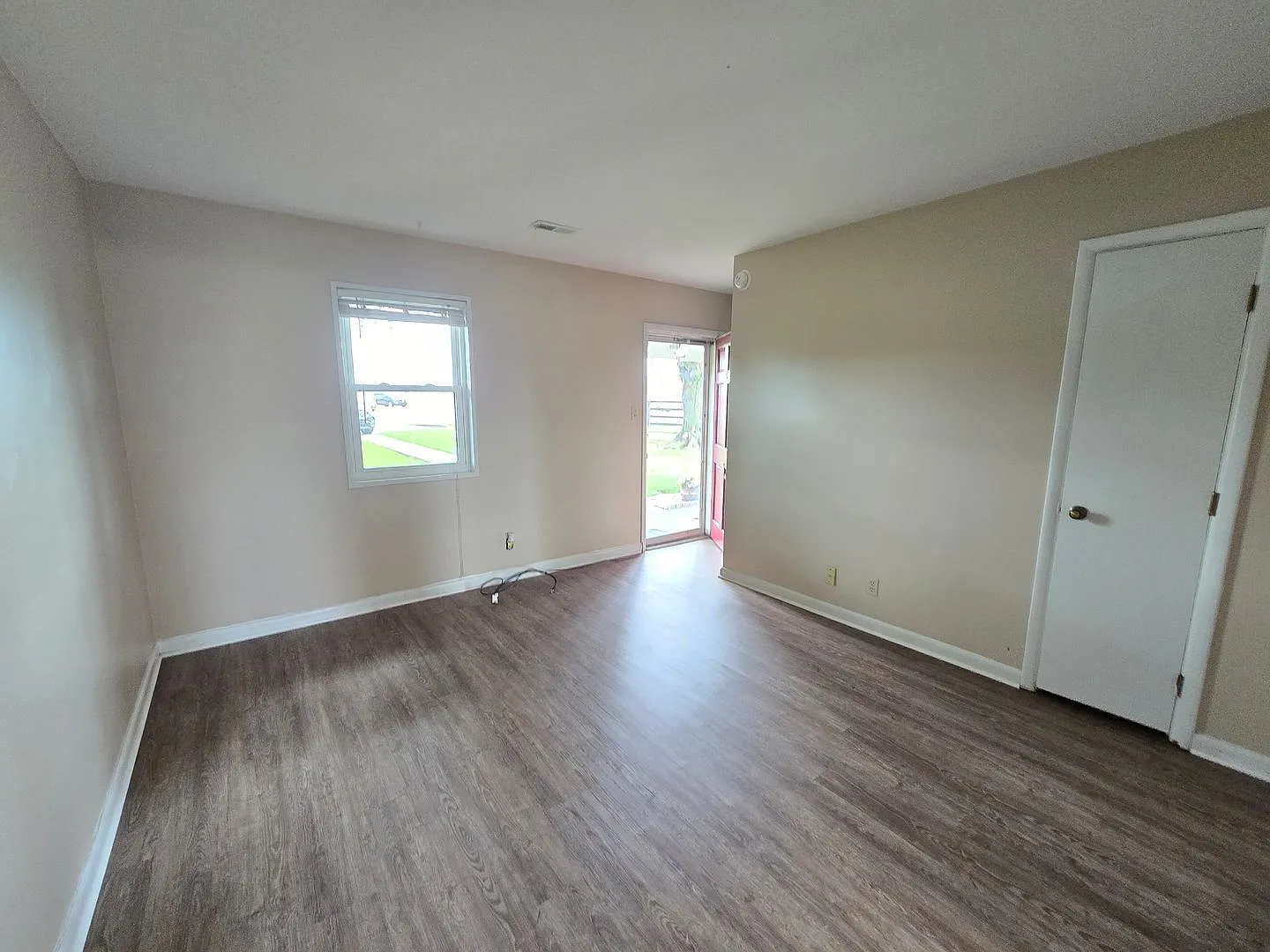 Fantastic 2 Bedrooms, 1.5 Baths, Townhouse, Close to St. Matthews and Bowman Field! — Photo 4