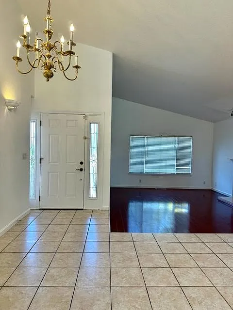 4 bed, 1918 sqft, $4,500 — Photo 2