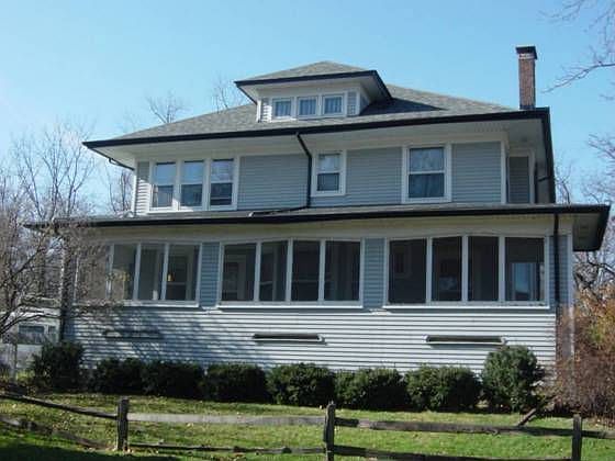 1st image of 105 W Plum St