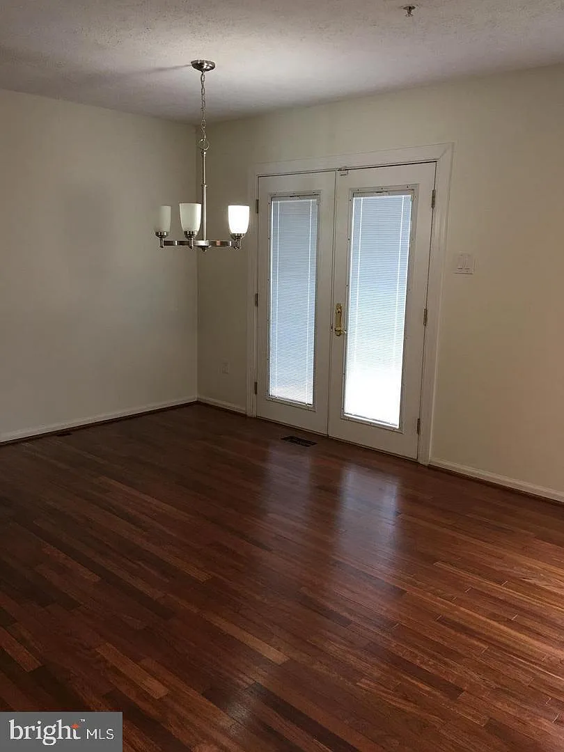 3 bed, 1.5 bath, 1414 sqft, $2,100 — Photo 4